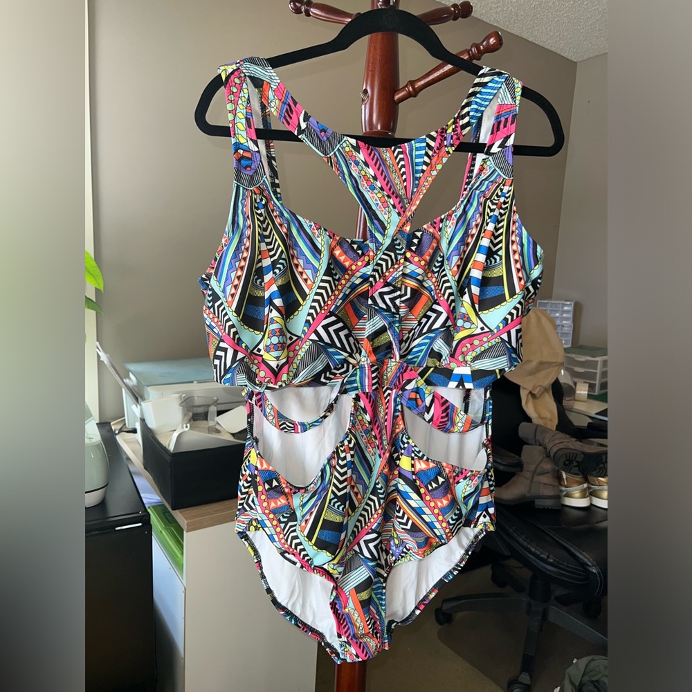 Monif C sz 22w cutout bathing suit
